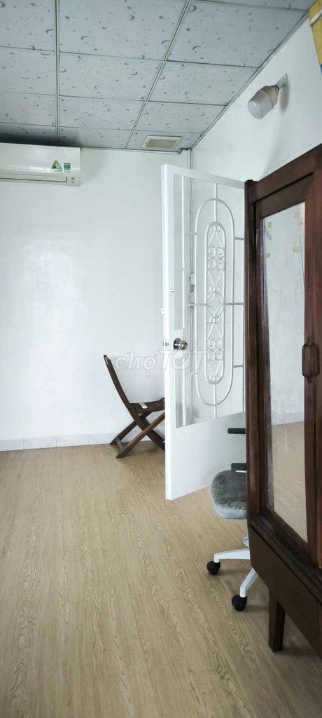 Rent a second floor (for one or two women)