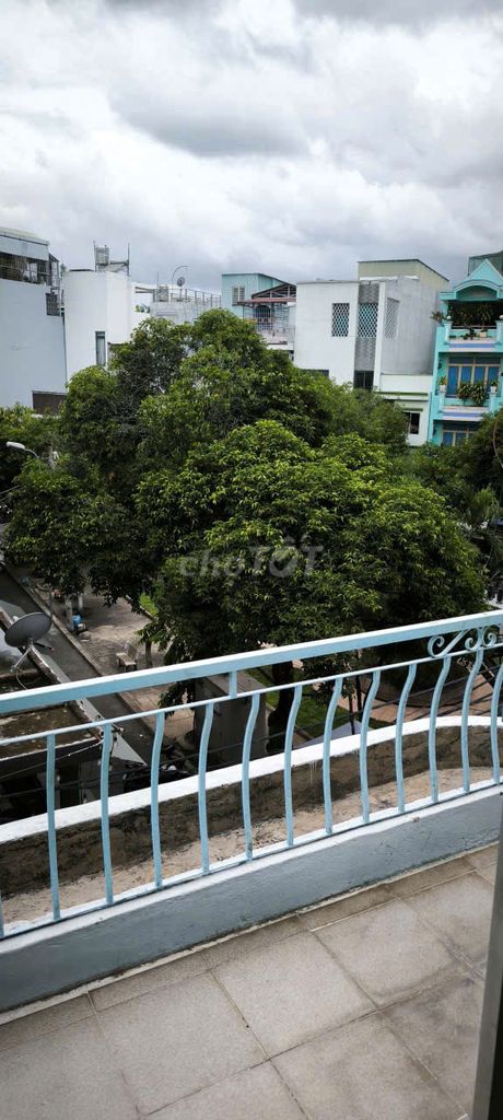 Rent a second floor (for one or two women)