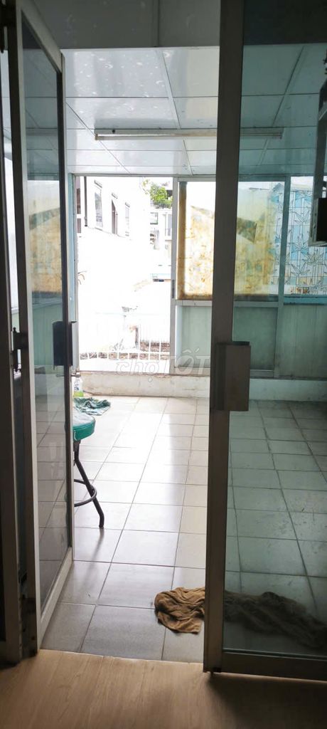 Rent a second floor (for one or two women)