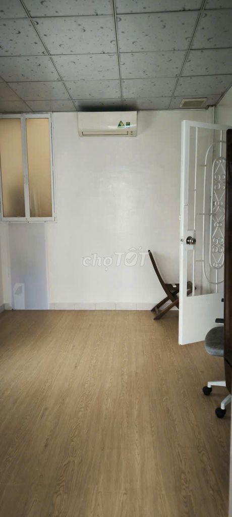 Rent a second floor (for one or two women)