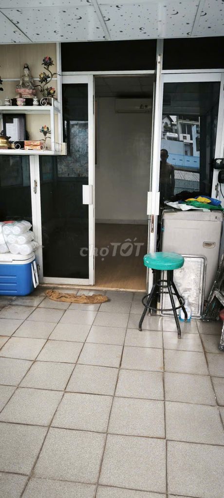 Rent a second floor (for one or two women)