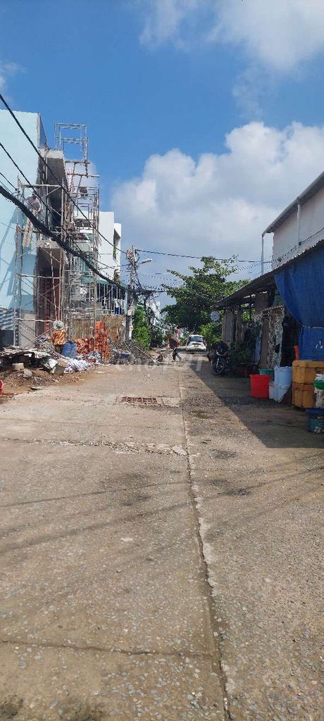 Rent with Đào Sư Tích Phước Kiển guards.