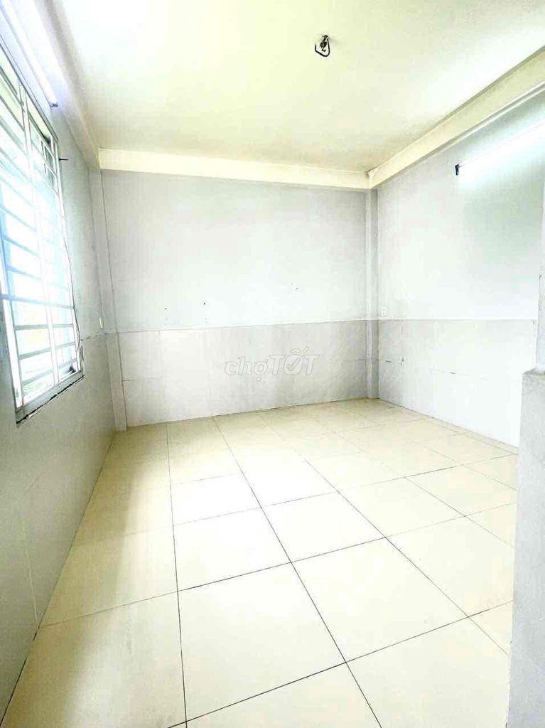 Nice room 400 M's way from aeon Bình Tân
