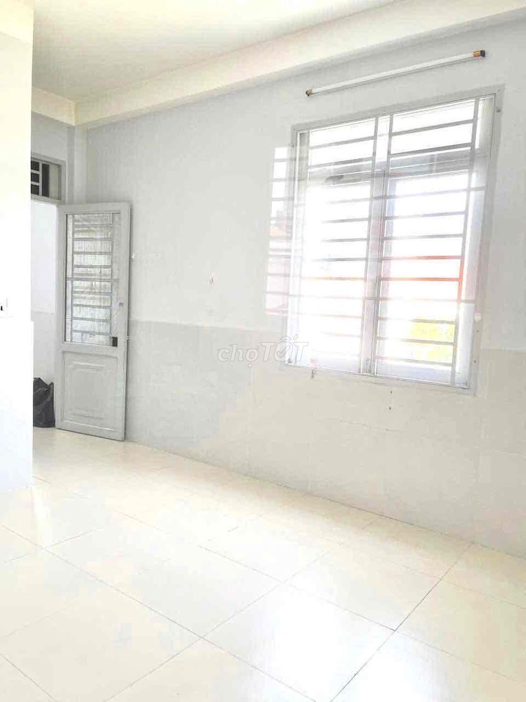 Nice room 400 M's way from aeon Bình Tân