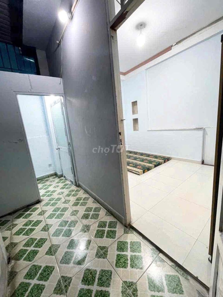The camera studio is only 2 million 206.