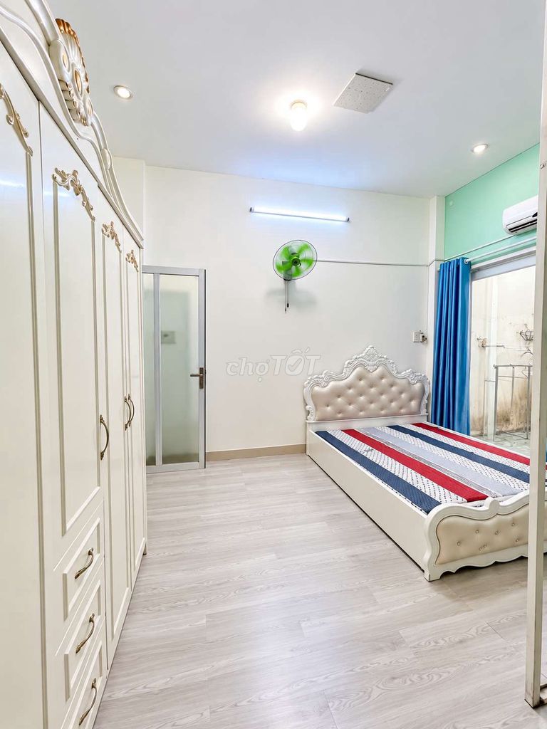 Rent the kitchen room, full interior at Phạm Văn Bạch.