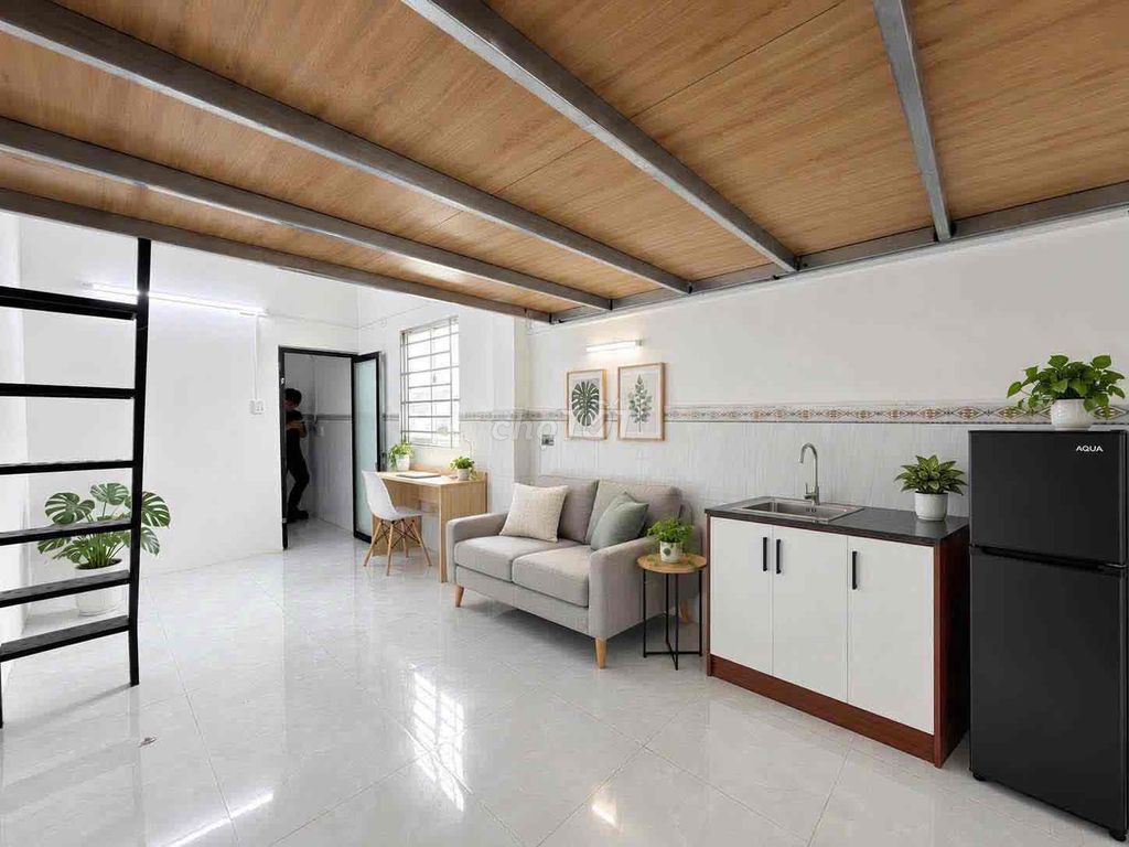 The owner himself rented a room where students have guards at the demand market
