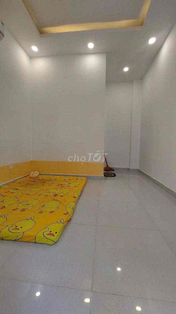Rent the studio, get the cheap air conditioning right in Tên Lửa.