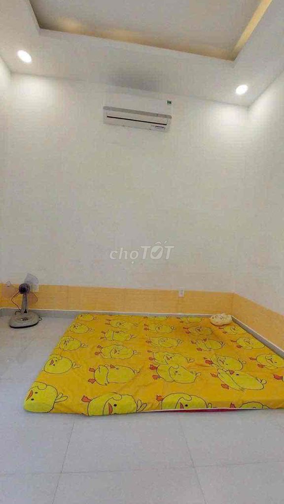 Rent the studio, get the cheap air conditioning right in Tên Lửa.