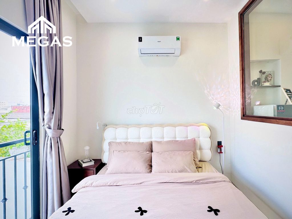 A new bedroom built a window balcony full of furniture just in case.