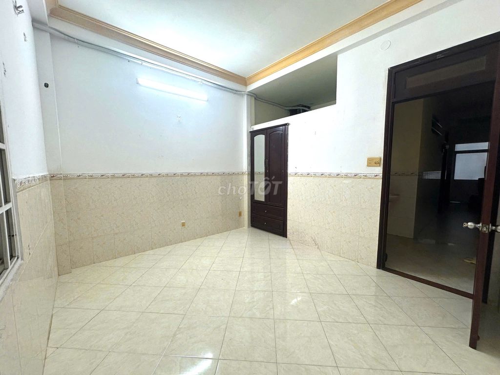 The Cold-Palse Reservation Room near the Art University of Technology, ParCmall