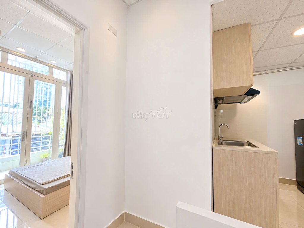 A balcony kitchen room--Cống Quỳnh downtown in the 1-free district-- high-end furniture.