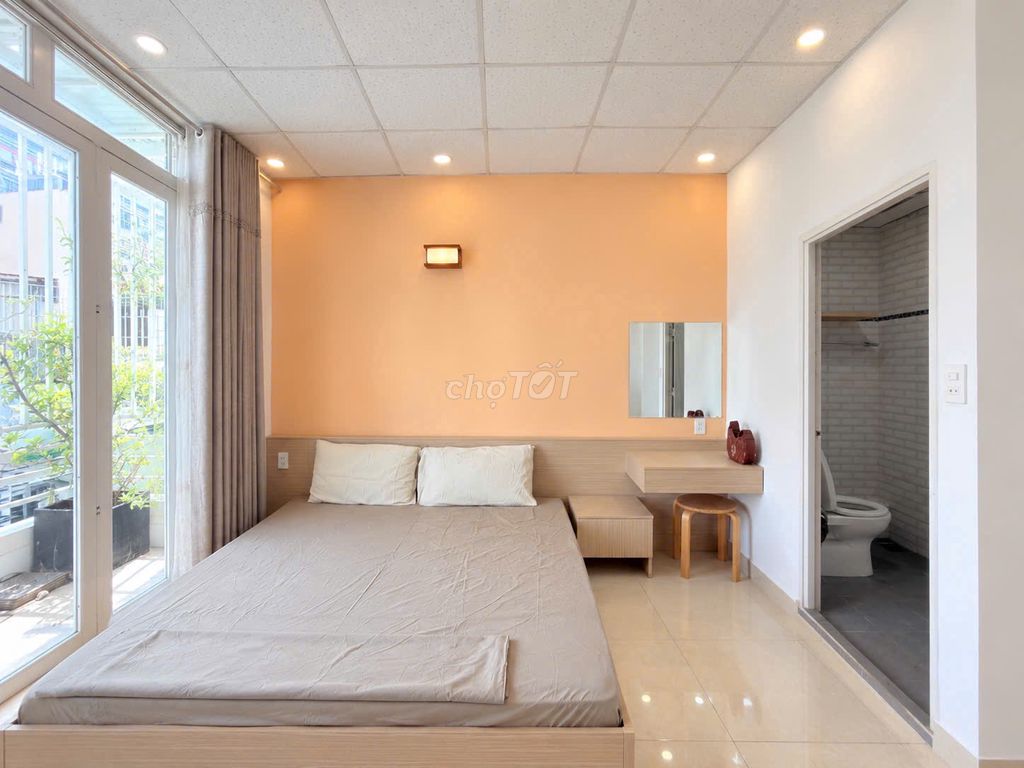 A balcony kitchen room--Cống Quỳnh downtown in the 1-free district-- high-end furniture.