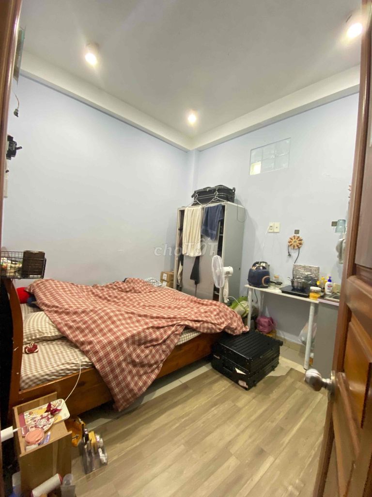 New Room Full Seven, 28 meters2. Tô Ký Street Right on the University of Transportation