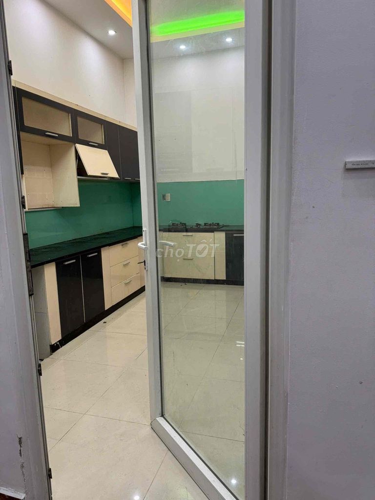Rent a front room on Trung Lang, 1907 12, Tân Bình district.