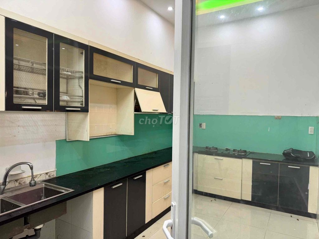 Rent a front room on Trung Lang, 1907 12, Tân Bình district.