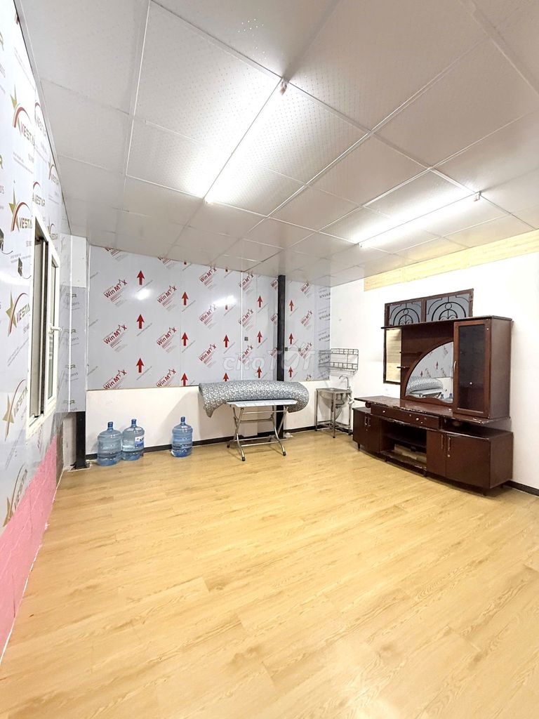 Rent a room on 5th and Lu. Full Seven, near the University of Technology