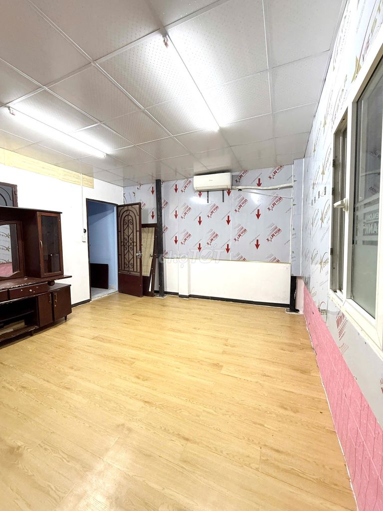 Rent a room on 5th and Lu. Full Seven, near the University of Technology