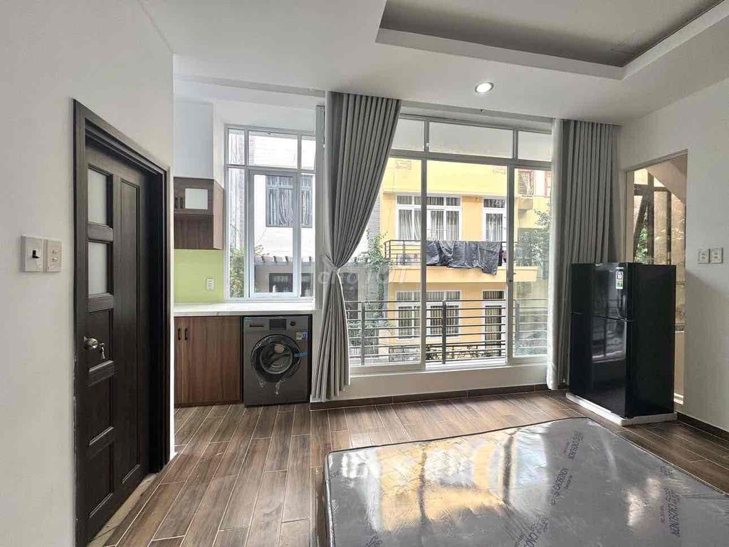 Big sky windows right here in the new harbor.