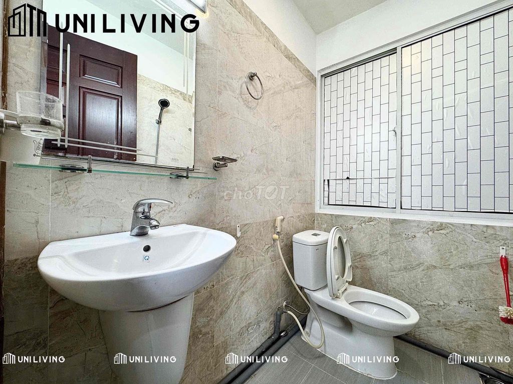 Nguyễn Hữu Cảnh studio — Full interior, balcony, carrying suitcases