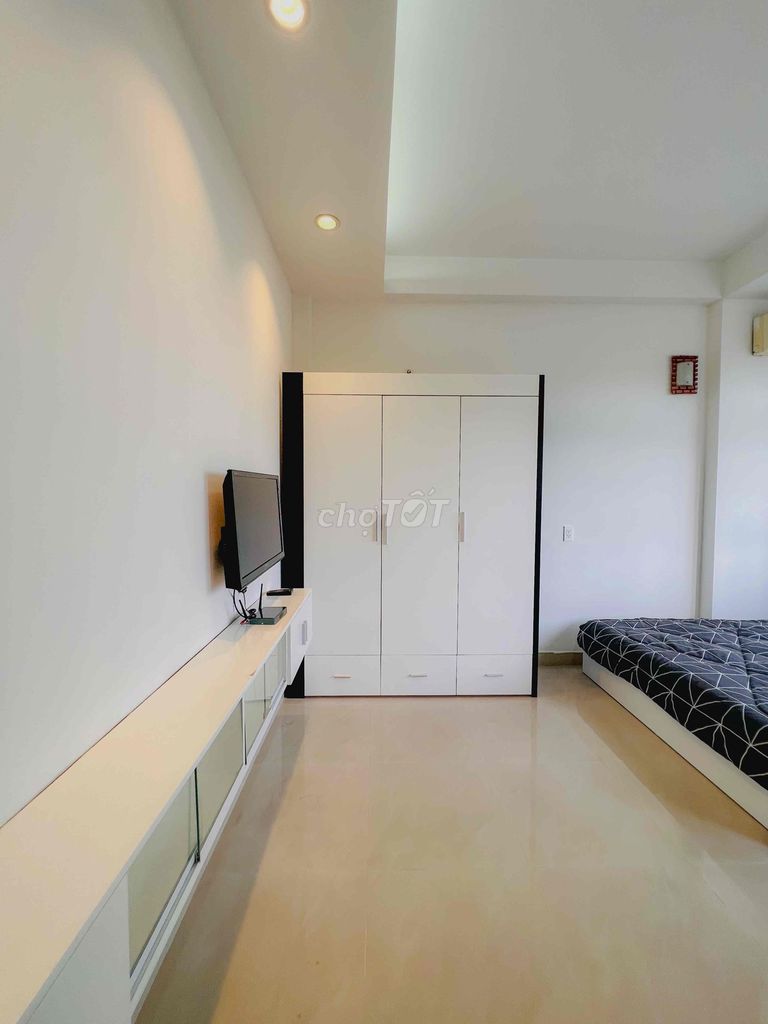 studio full interior
