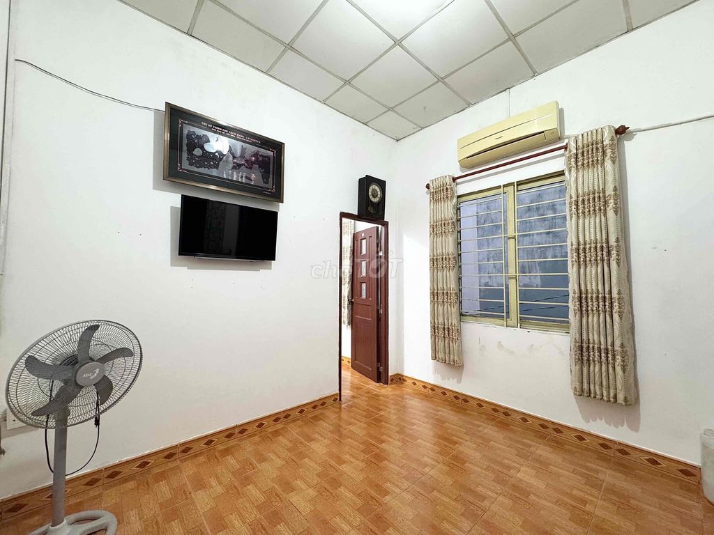 It's the owner of a full-size kitchen room opposite the university.