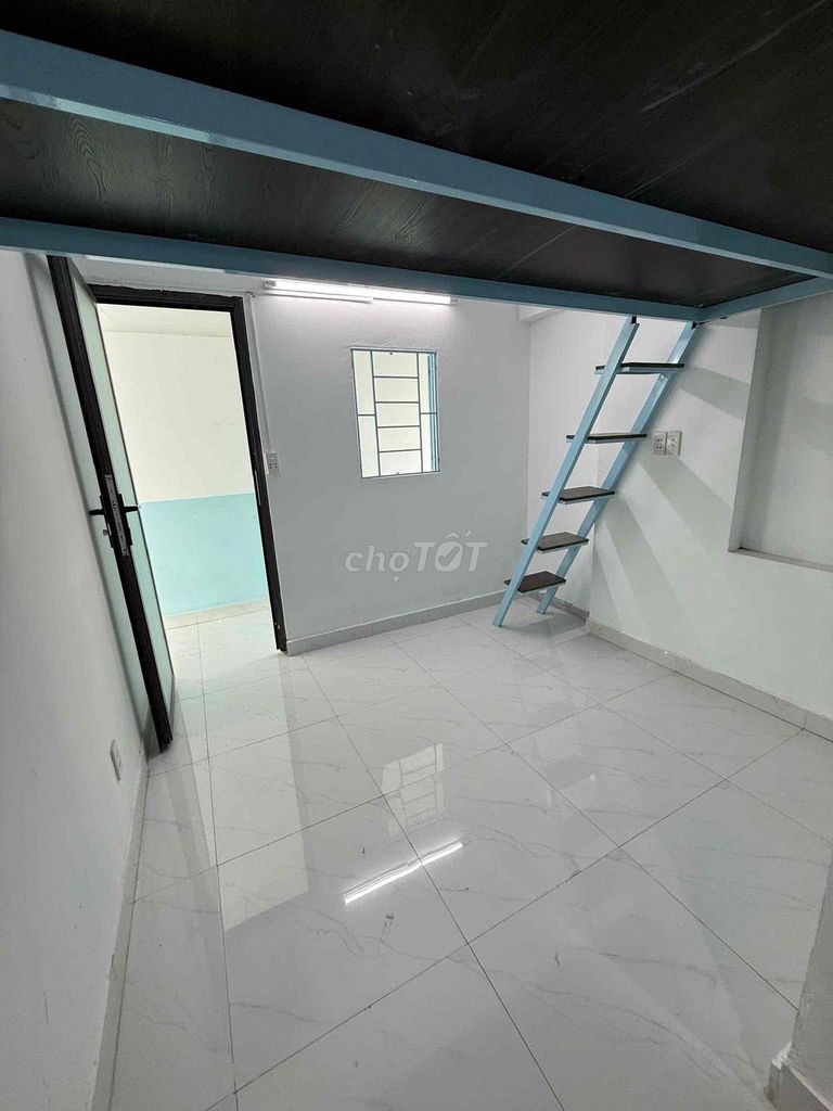 REDA Dương Quảng Hàm. 3.3 million a month.