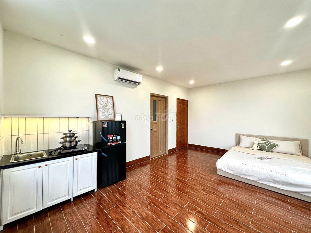 The beautiful 40 M2 new interior near the 8th station, University of ueh, dedicated writing.