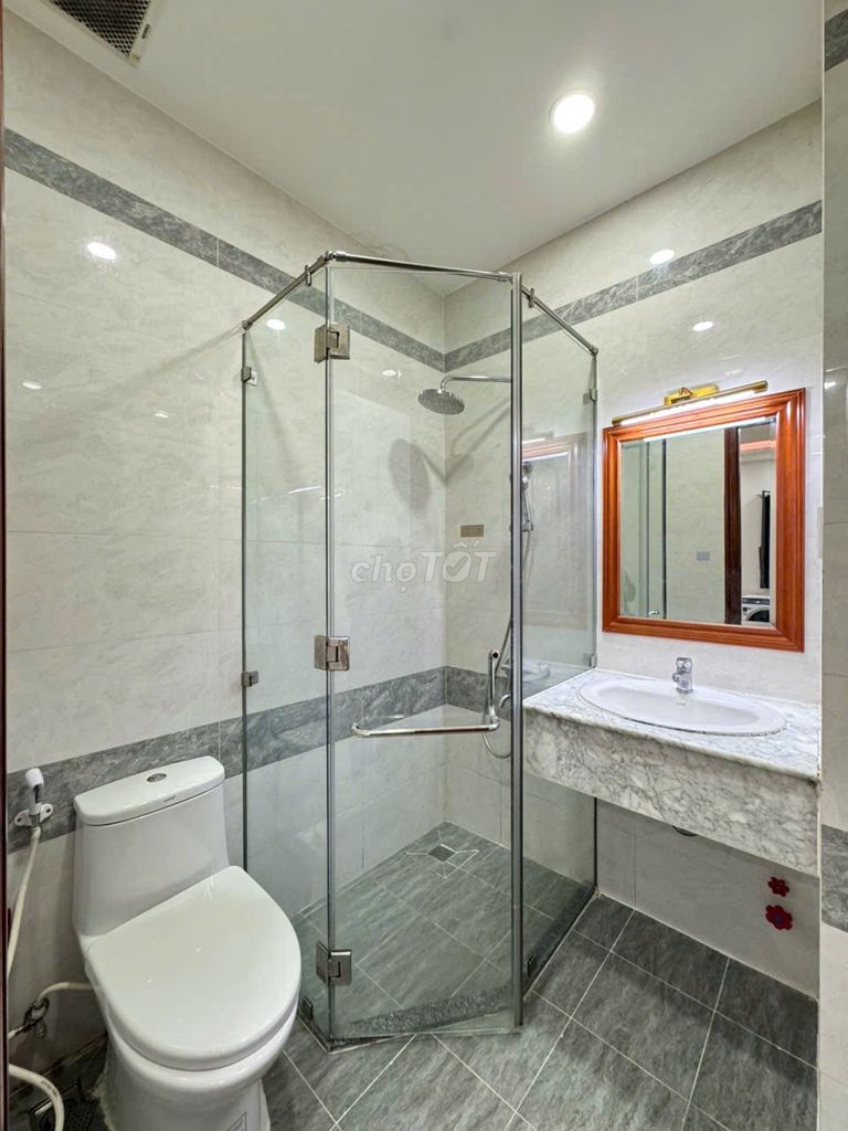 The beautiful 40 M2 new interior near the 8th station, University of ueh, dedicated writing.