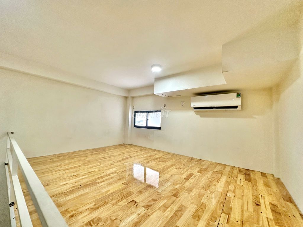 Nice room with Nguyễn Thái Bình guard near the 4th fall, yet gentle.