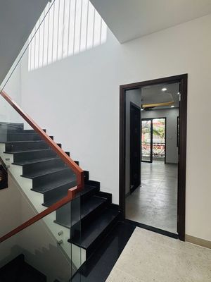 Rent a new house on Bình Lợi, Bình Thạnh. area 4.20 meters. It costs 28 million a month.