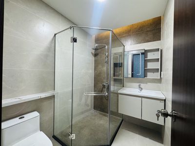 Rent a new house on Bình Lợi, Bình Thạnh. area 4.20 meters. It costs 28 million a month.