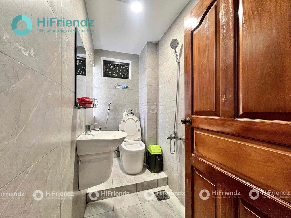 The sky window studio is cheaply expensive. The hand-hand microbe home is Lê Văn Sỹ.