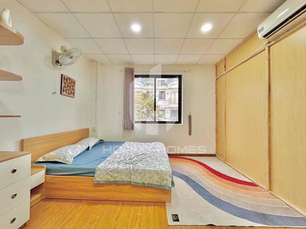 Rend two fine bedrooms right out of the second quarter of the city.