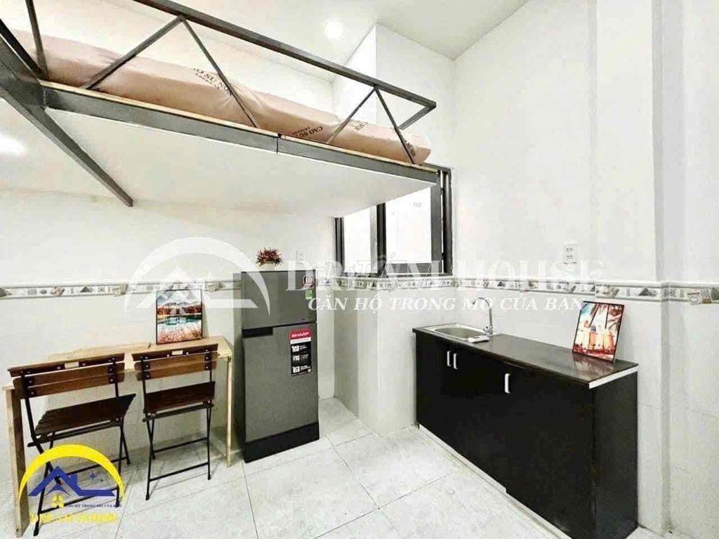To rent a super-beautiful room - a window in a second-painted, semi-scarlet