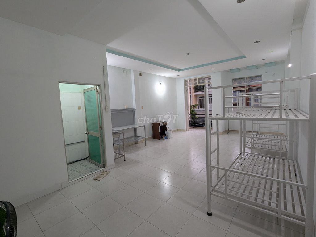 Supersized boarding room 43 M2 area