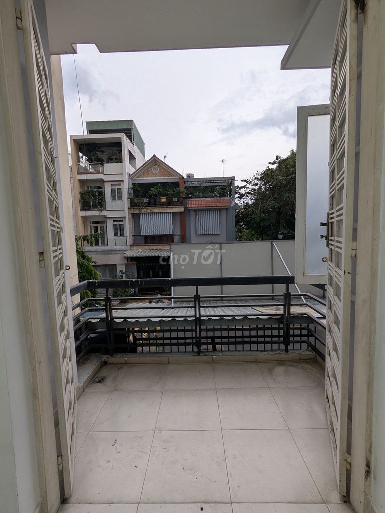 Supersized boarding room 43 M2 area
