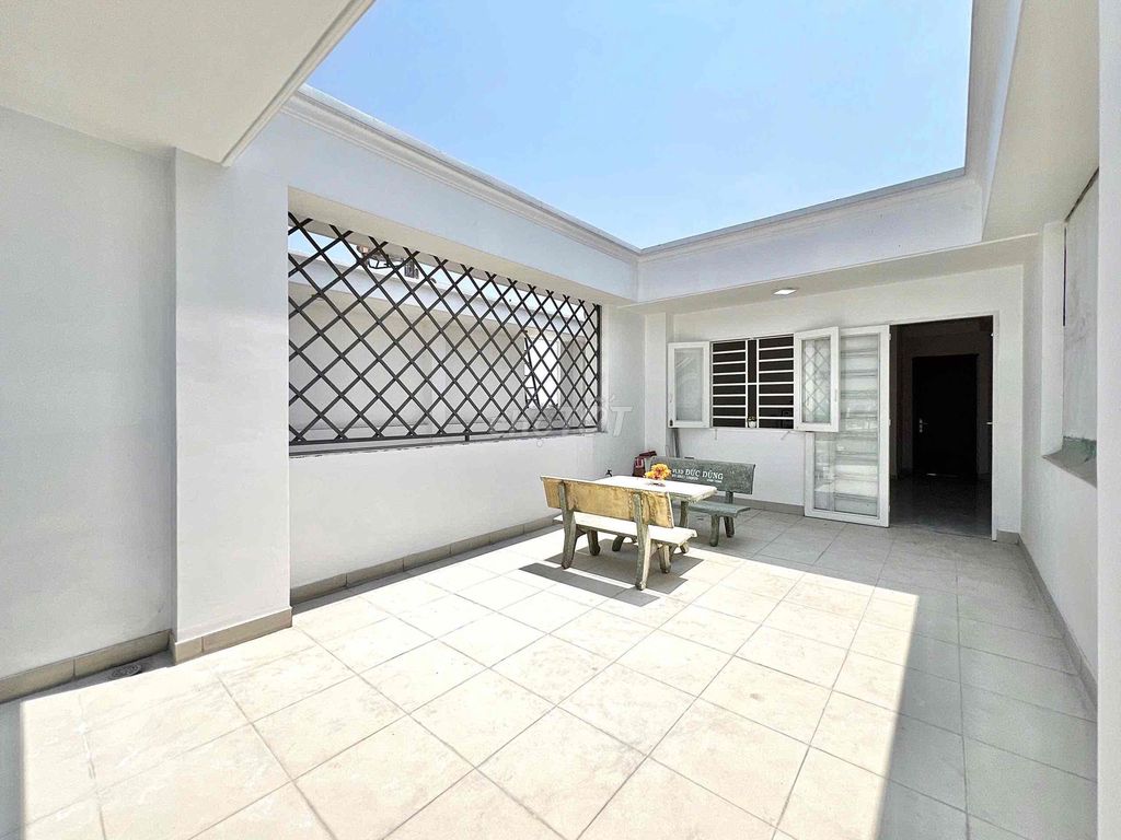 The Bancol studio is located near Hương Lộ 2 Bình Tân Hospital.