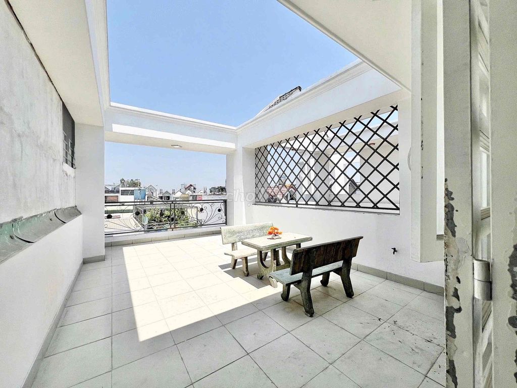 The Bancol studio is located near Hương Lộ 2 Bình Tân Hospital.