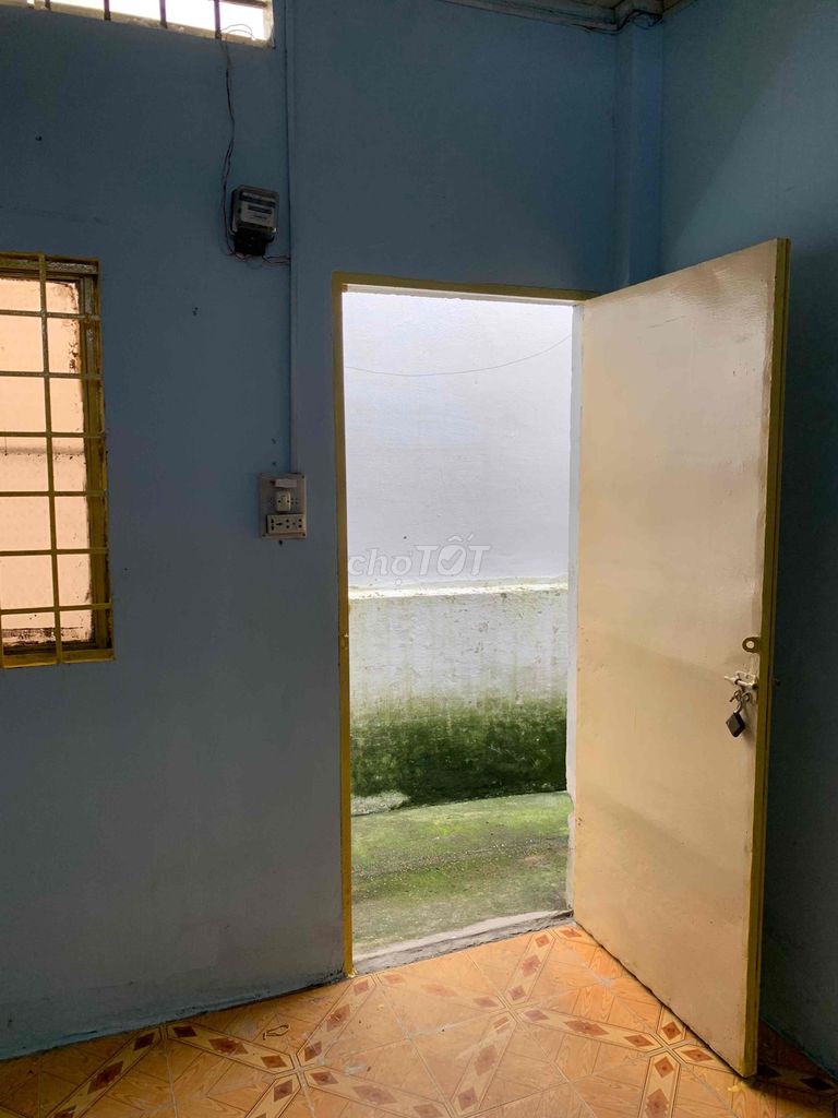 Rent room 18 meters 2 across the east bus.