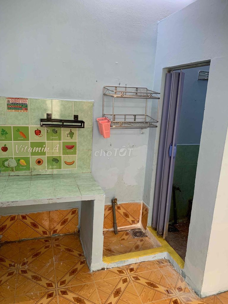 Rent room 18 meters 2 across the east bus.