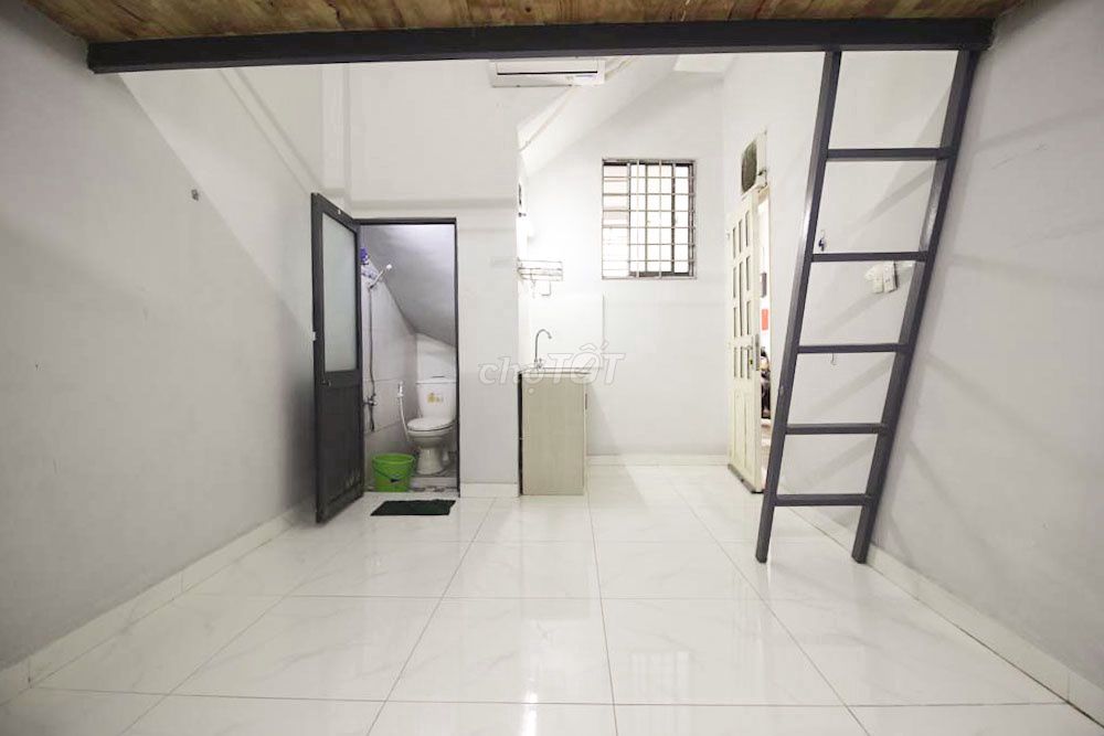 Rent a clear guard room off the Republic-Đồ Sơn near tsn airport.