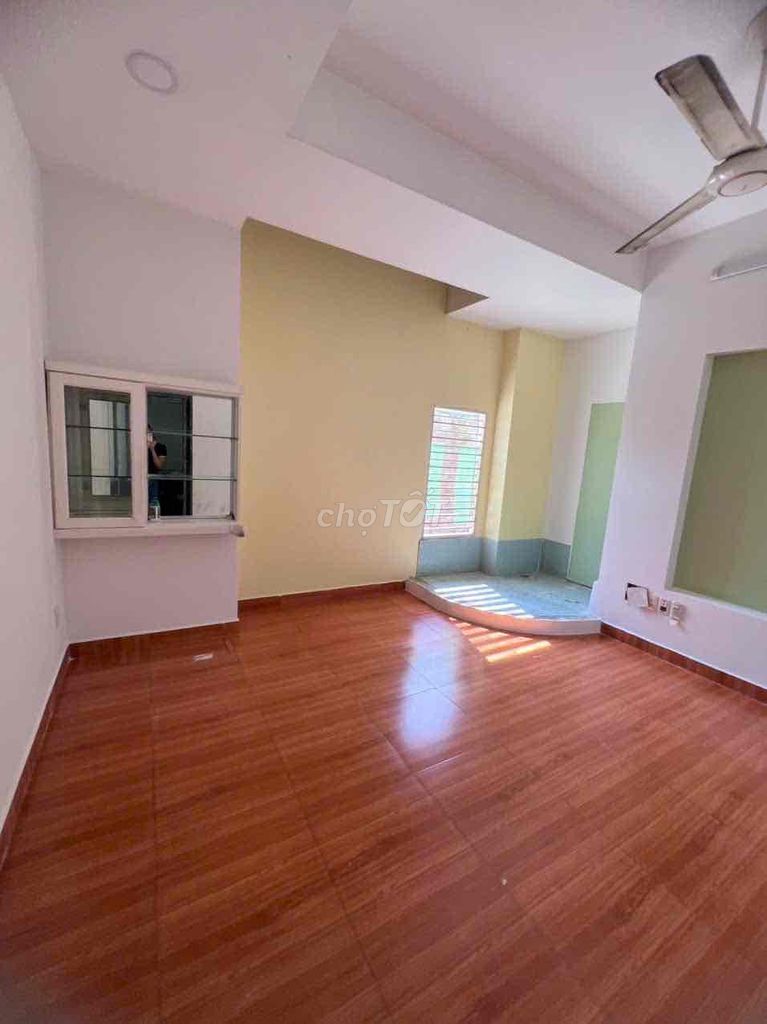 Room 70m2 service room has two large balcony bedrooms.