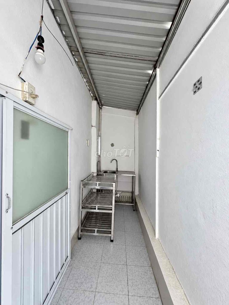 Rent a room in alley 434.