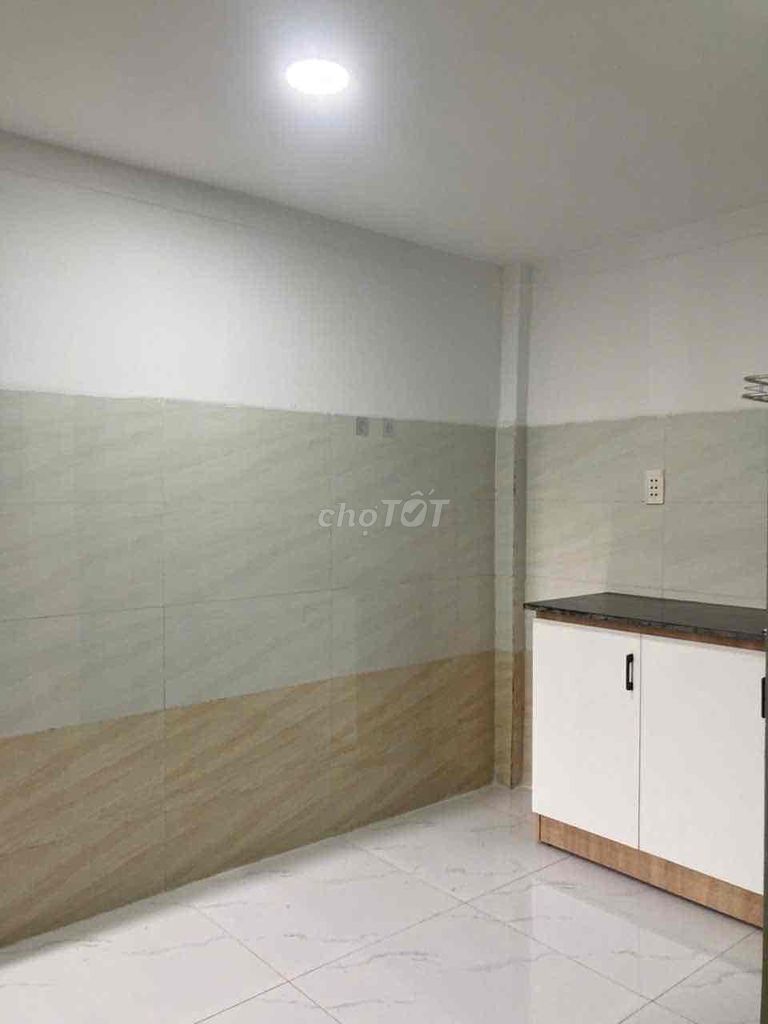 Rent a newly built room with a guard and a kitchen.