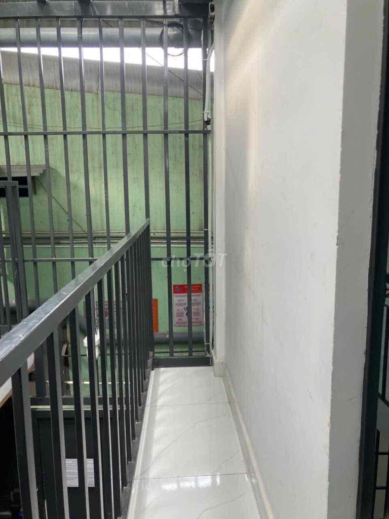 Rent a newly built room with a guard and a kitchen.