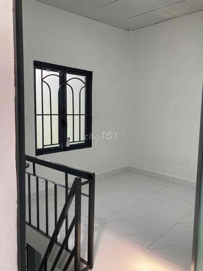 Rent a newly built room with a guard and a kitchen.