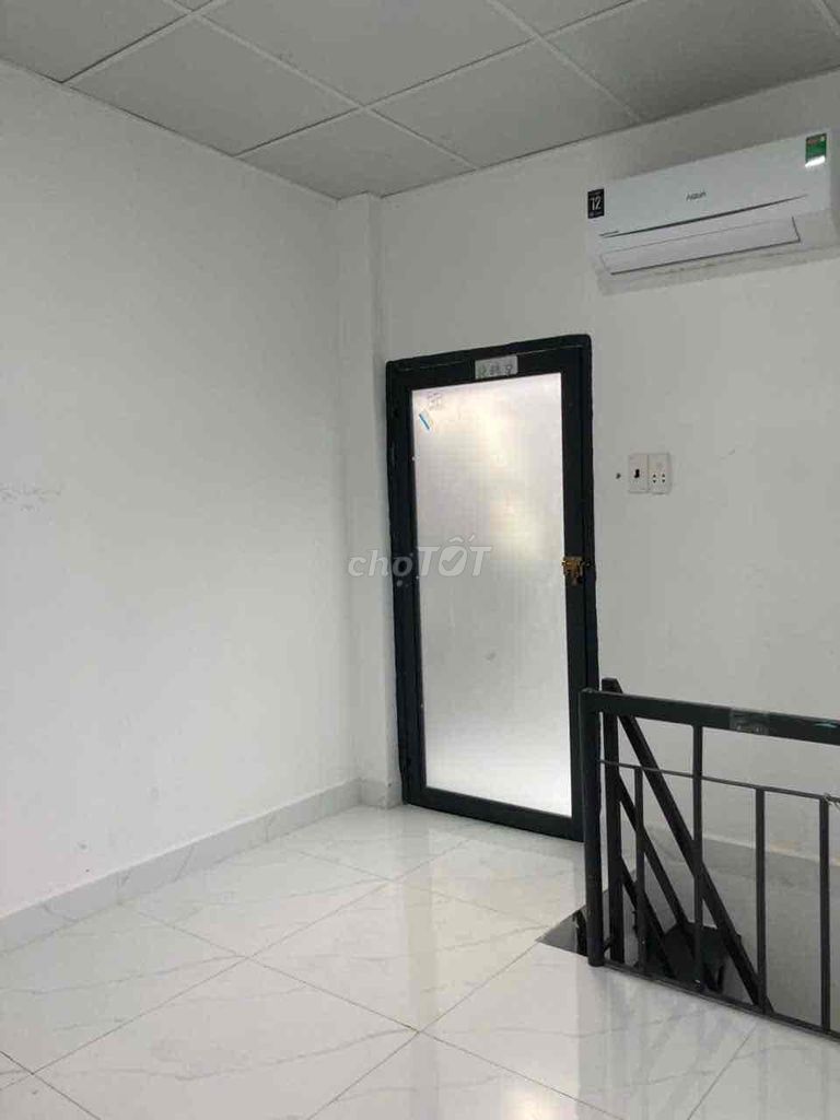 Rent a newly built room with a guard and a kitchen.