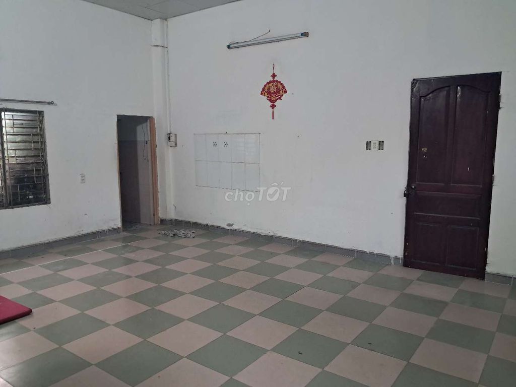 Rent the whole room, 30 meters, have a toilet in the room.