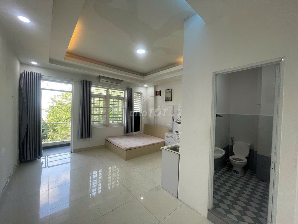 Shield 7-Charles' Office - Full interior-Shift-Wey-Channel